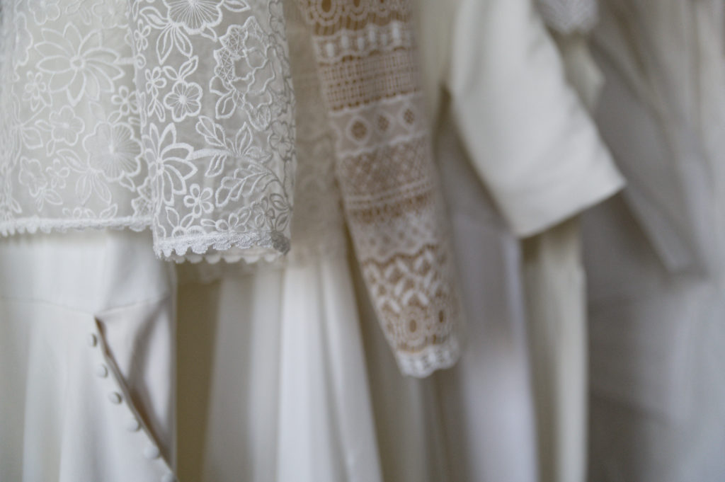 Collection de robes de mariées sur mesure à l'atelier Bonjour Suzanne à Metz