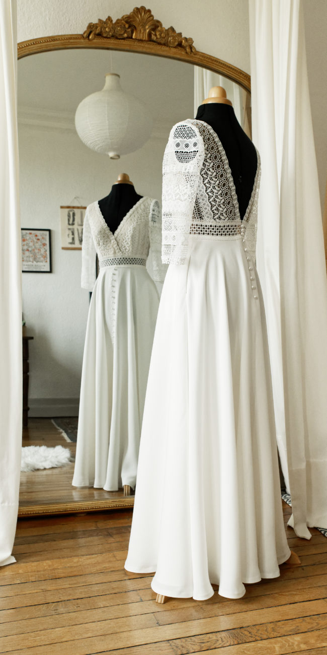 Robe de mariée dos nu et cache coeur en soie