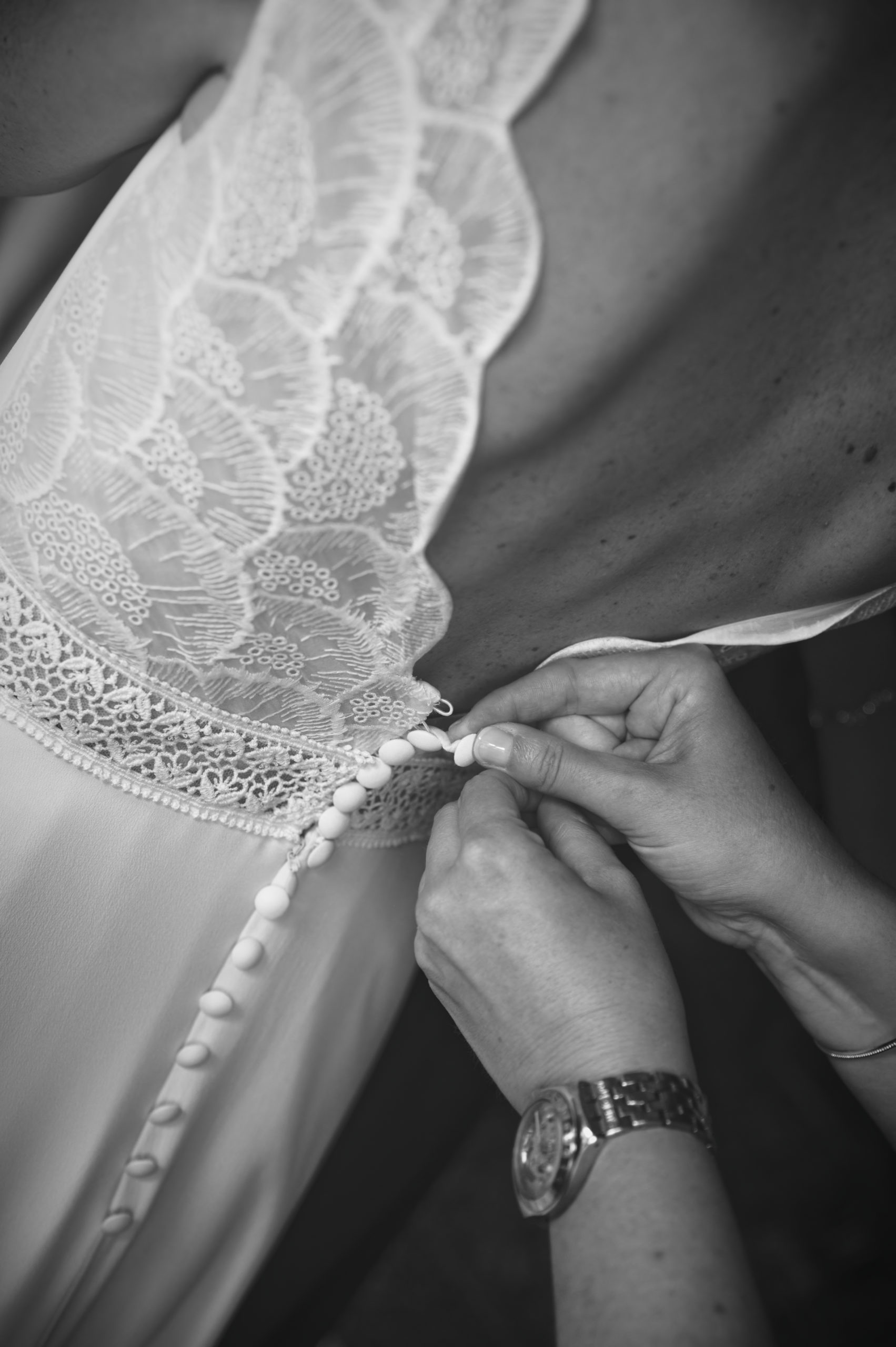 Robe de mariée dos nu sur mesure en soie fabriquée à Metz