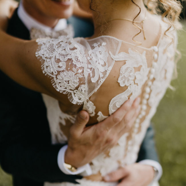 Robe de mariée effet tatouage de dentelle pour le mariarge bohème